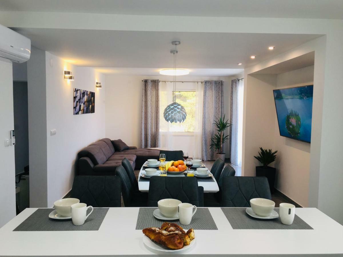 Holiday Hvar Vrbanj 外观 照片
